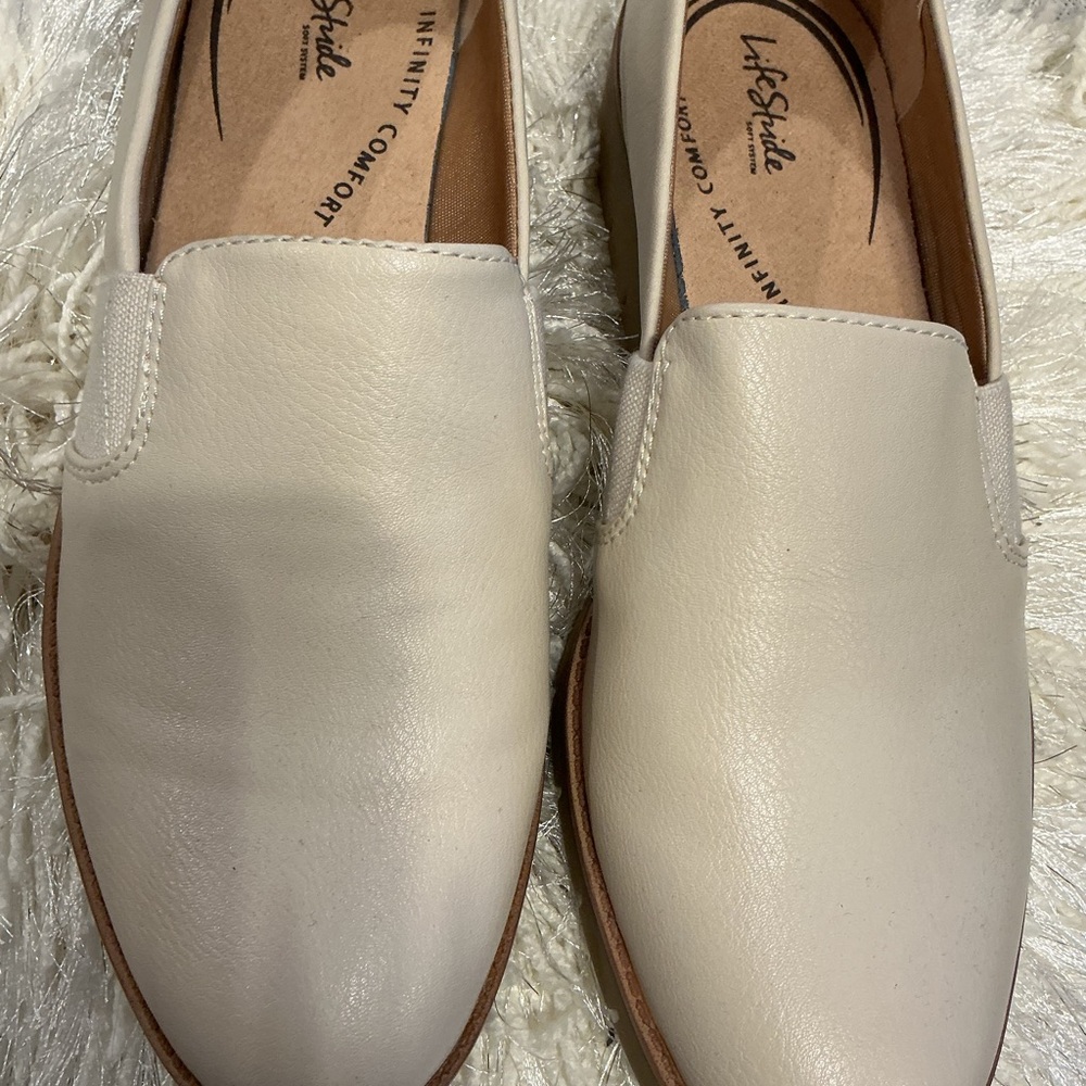 Life Stride Men's Off-White Slip-On Loafers